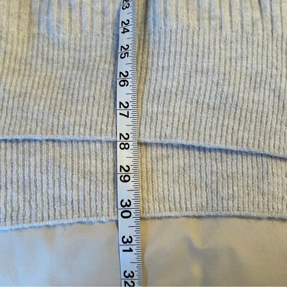 H&M Women Med Light Gray Oversized Mock Neck Ribbed Slit Hem Wool Blend Sweater - Picture 8 of 8